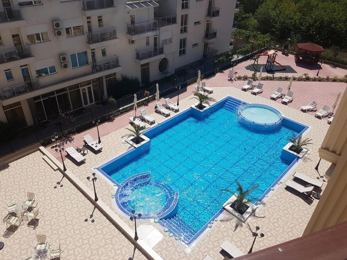 Flora Beach Private Aparthotel Pomorie Exterior photo