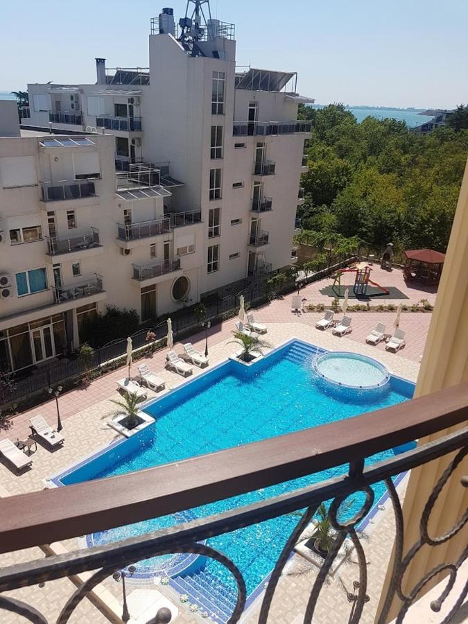 Flora Beach Private Aparthotel Pomorie Exterior photo