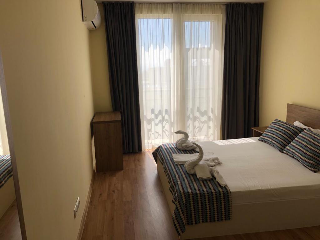 Flora Beach Private Aparthotel Pomorie Exterior photo